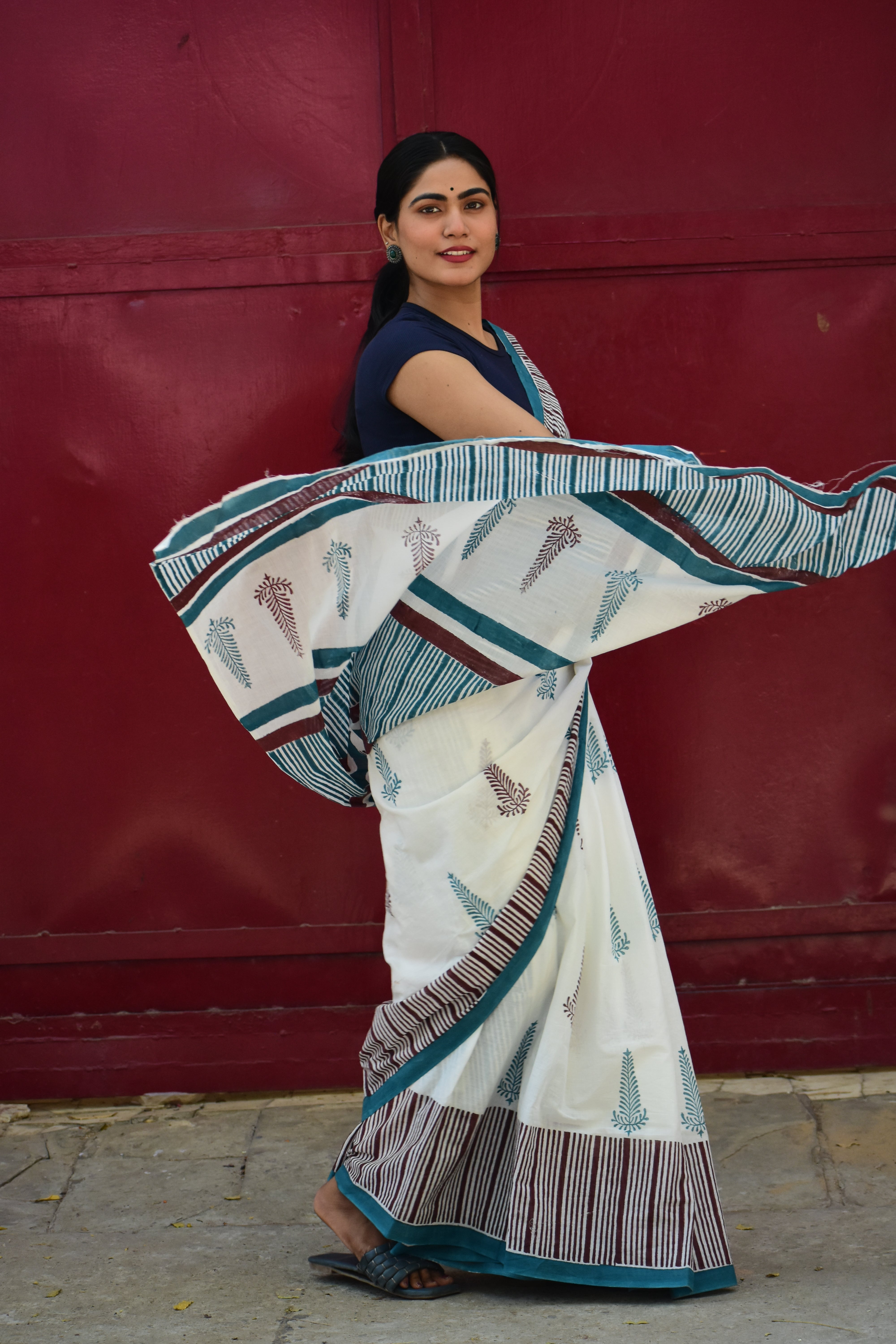 Gossip Girlfriend - Mulmul Cotton Block Printed White Saree