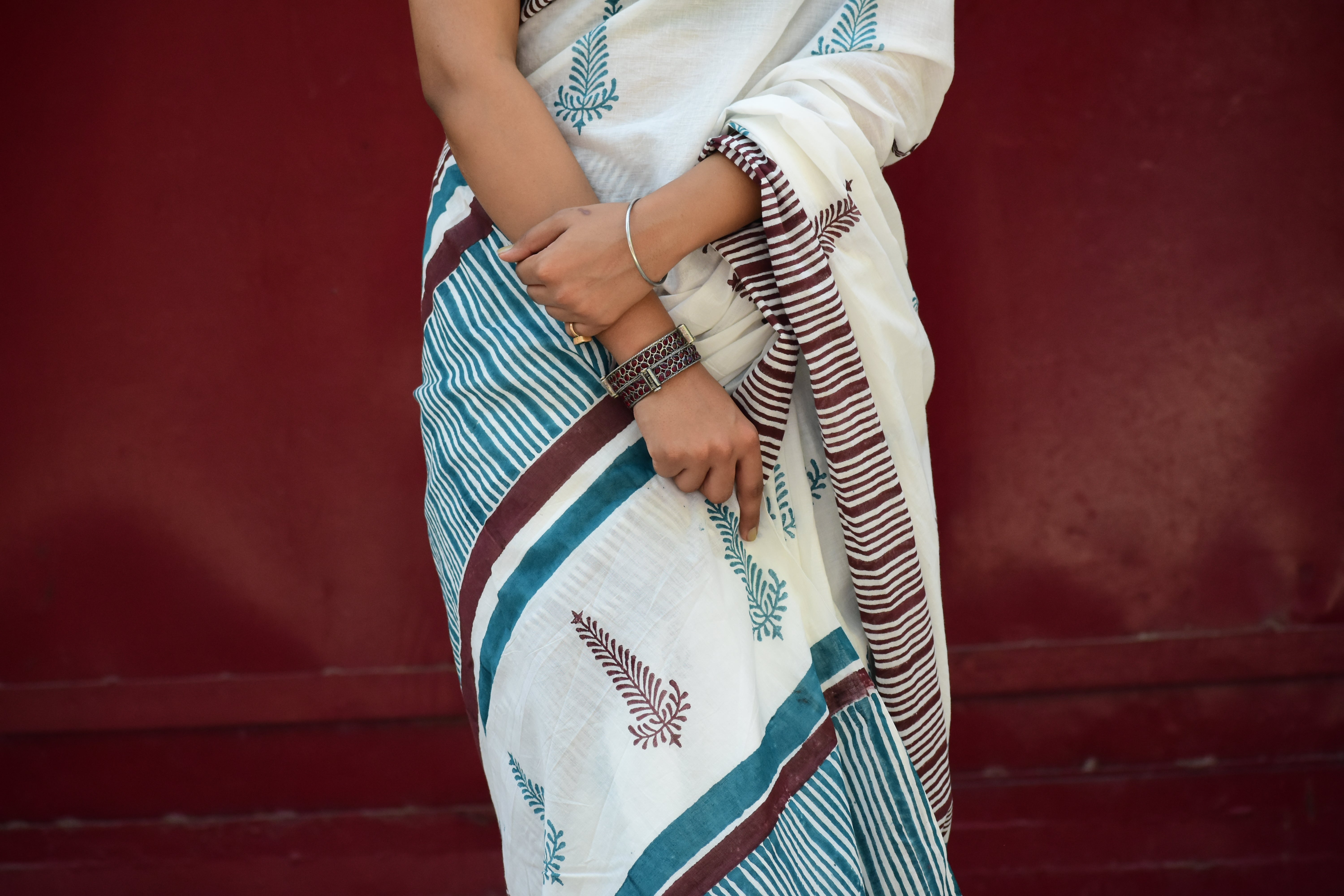 Gossip Girlfriend - Mulmul Cotton Block Printed White Saree