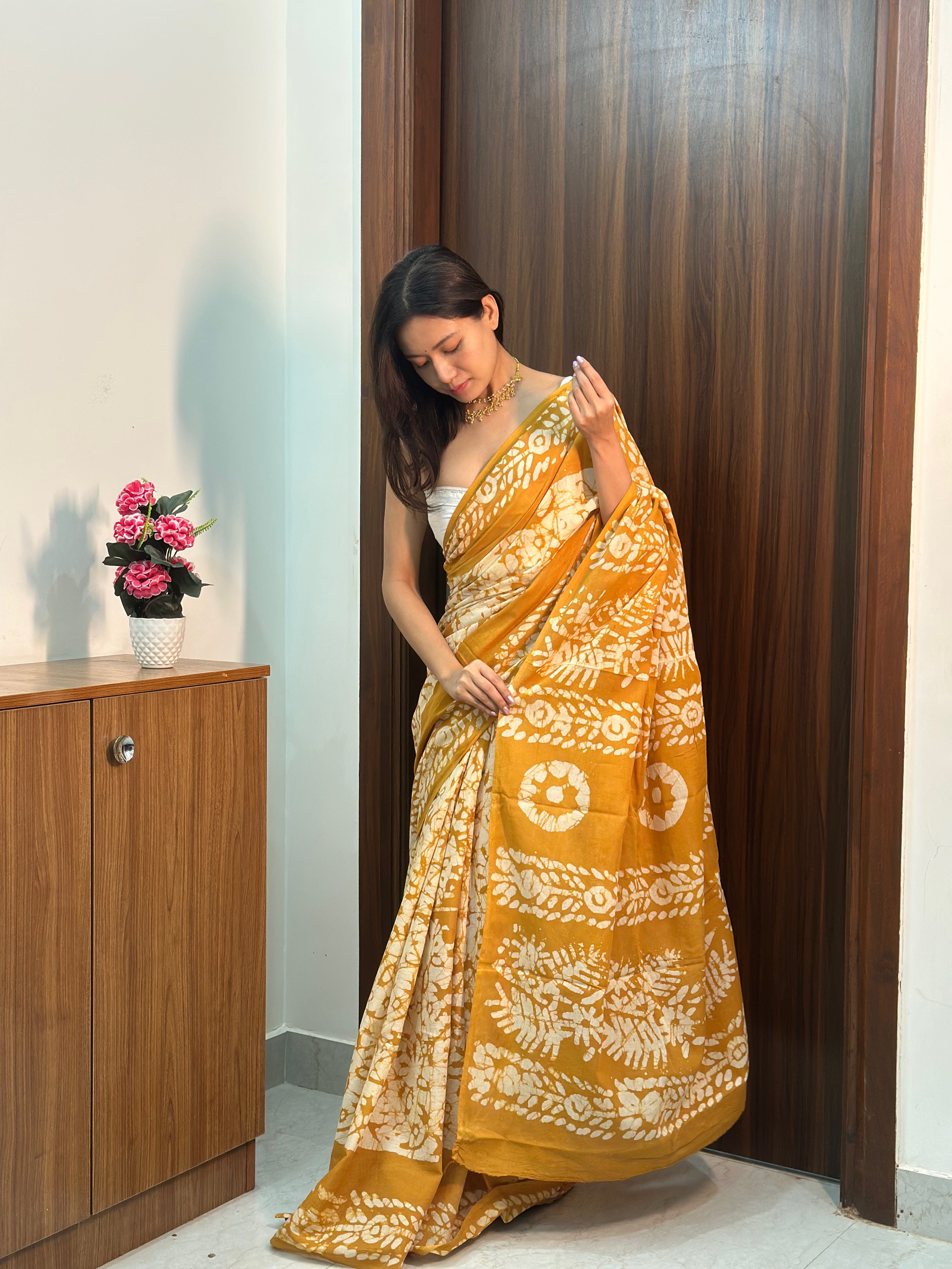 Honey Cream – Batik Handblock Mulmul Cotton Saree