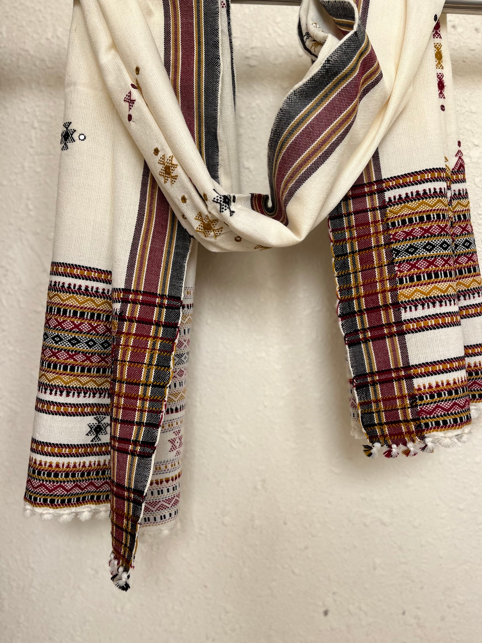 Dilli Ki Sardi - White Handloom Woven Woolen Shawl